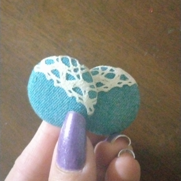 Jean and lace button earrings - Picture 2 of 3